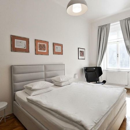 Kafka'S Head Apartment プラハ エクステリア 写真