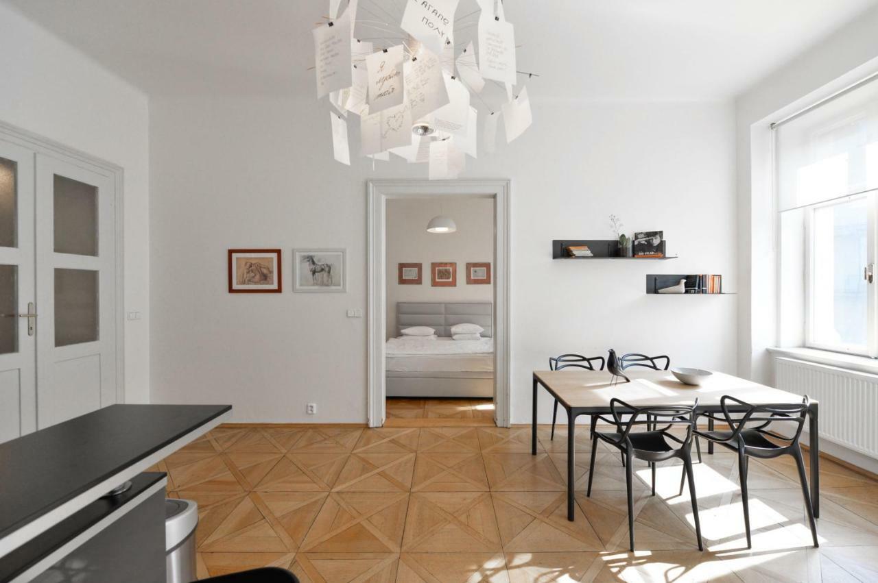 Kafka'S Head Apartment プラハ エクステリア 写真