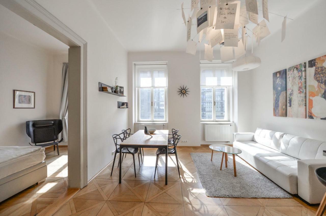 Kafka'S Head Apartment プラハ エクステリア 写真