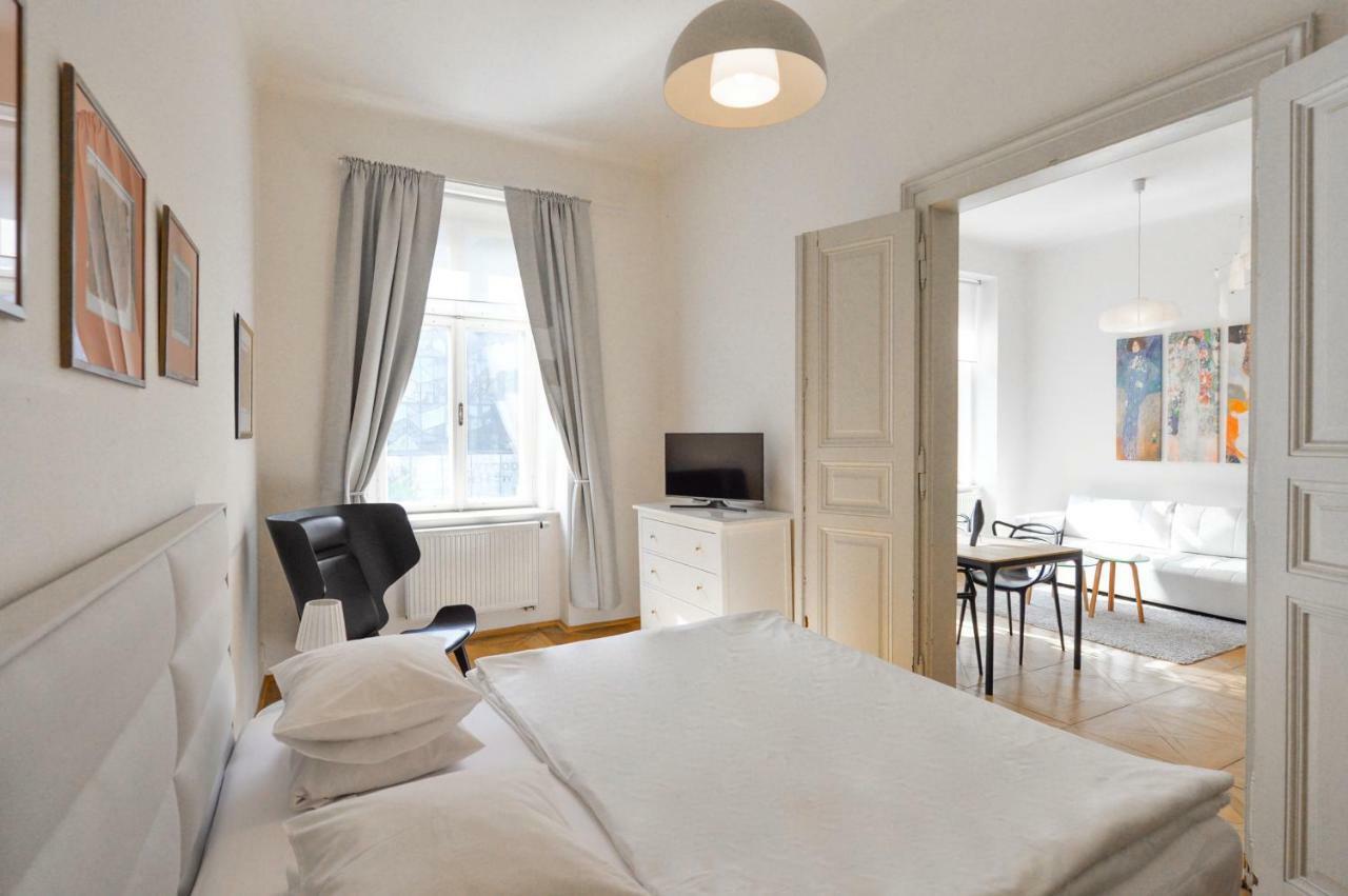 Kafka'S Head Apartment プラハ エクステリア 写真
