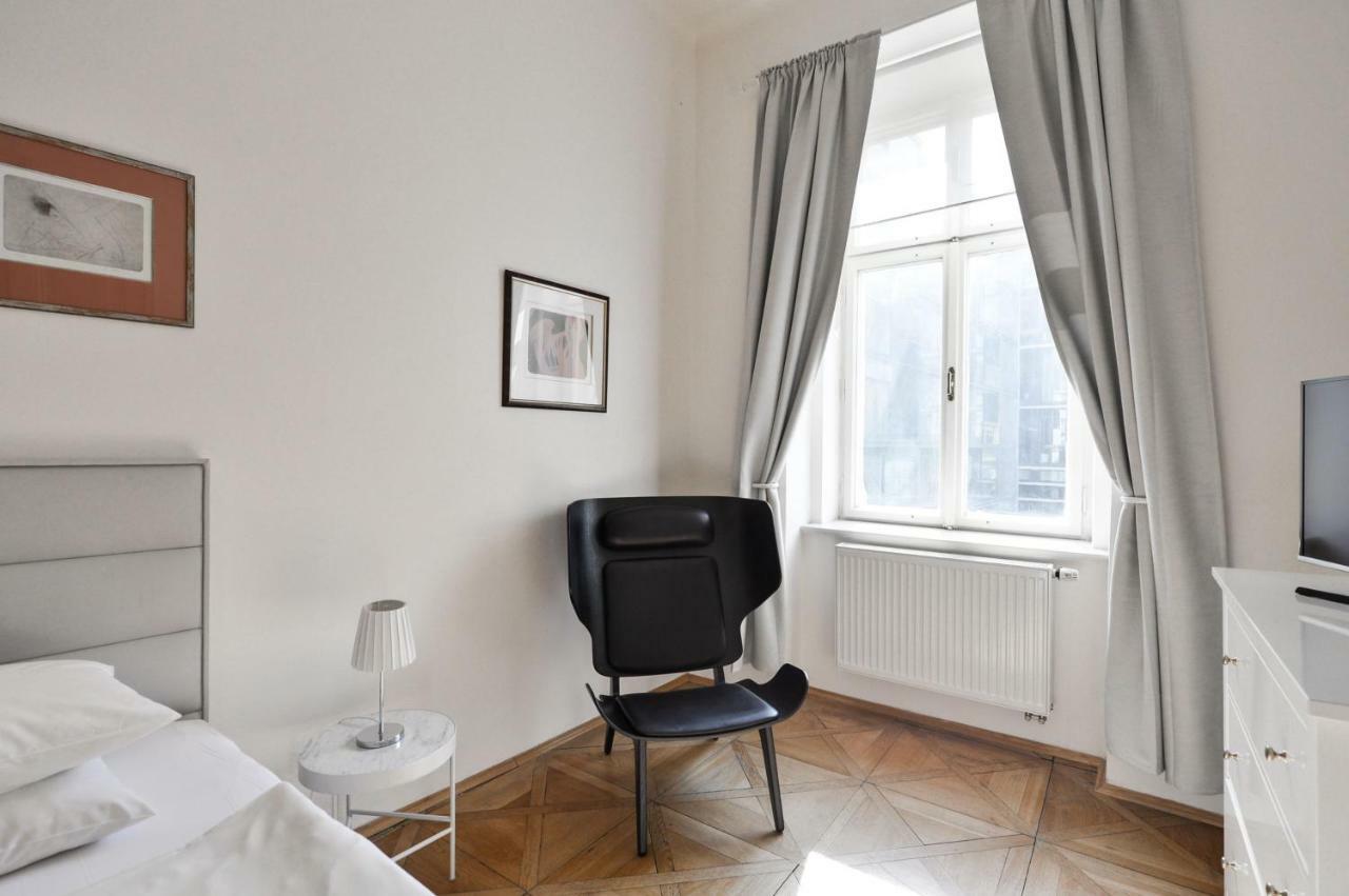 Kafka'S Head Apartment プラハ エクステリア 写真